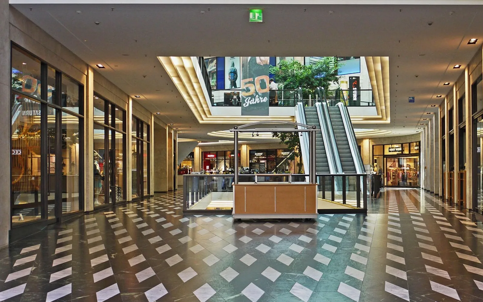 Mall, shopping arcade and retail trade